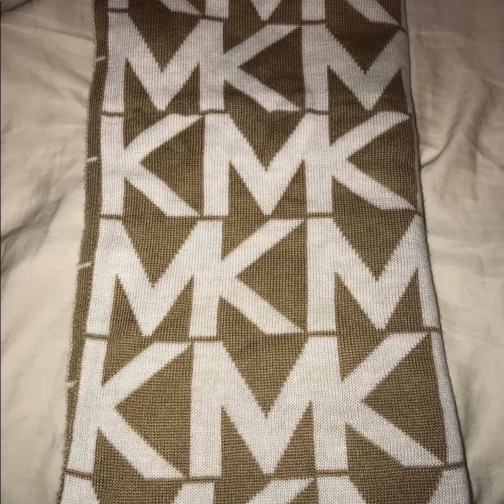 MK scarf